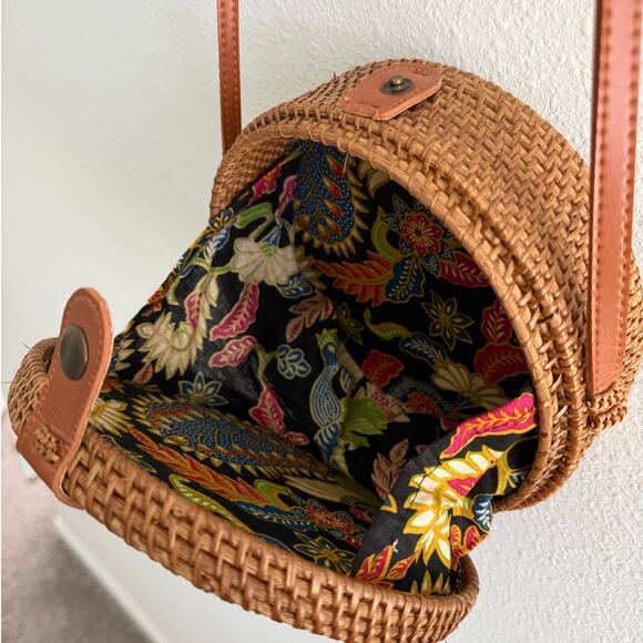 Round Rattan Straw Crossbody Bag – Floral Lined, No Brand Tag - Picture 9 of 10